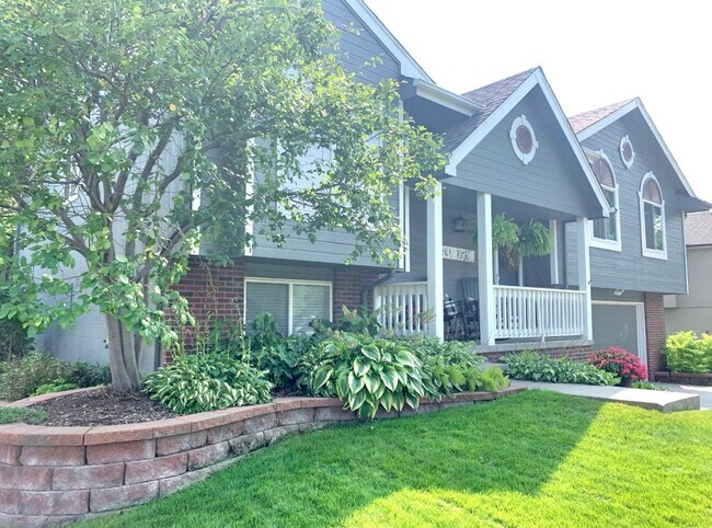 Foto del edificio - Home For Rent In Papillion