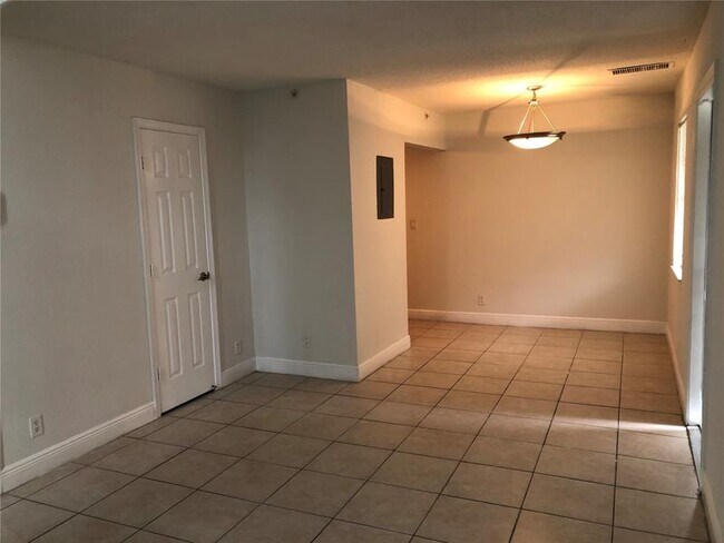Foto del edificio - 4251 NW 5th St