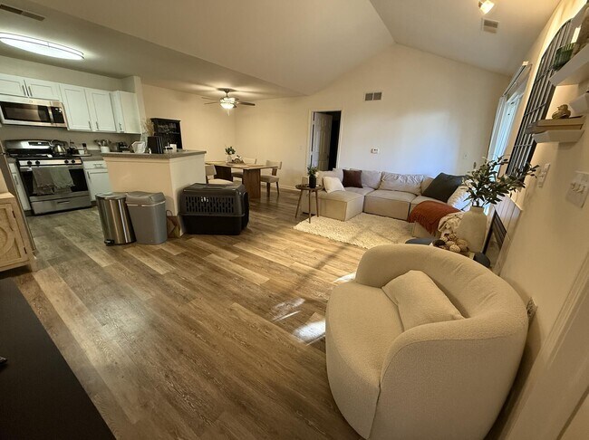 Foto del edificio - 272 Columbus Dr