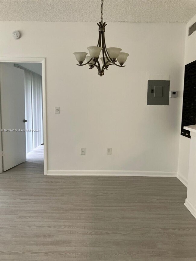 Foto del edificio - 2445 SW 18th Terrace