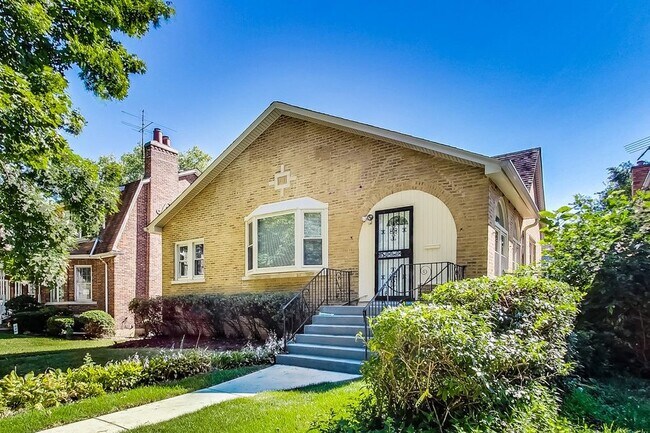 Building Photo - 10817 S Prospect Ave