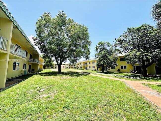 Foto del edificio - 505 NW 177th St