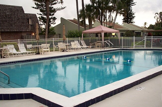 Foto del edificio - 490 Charlemagne Blvd