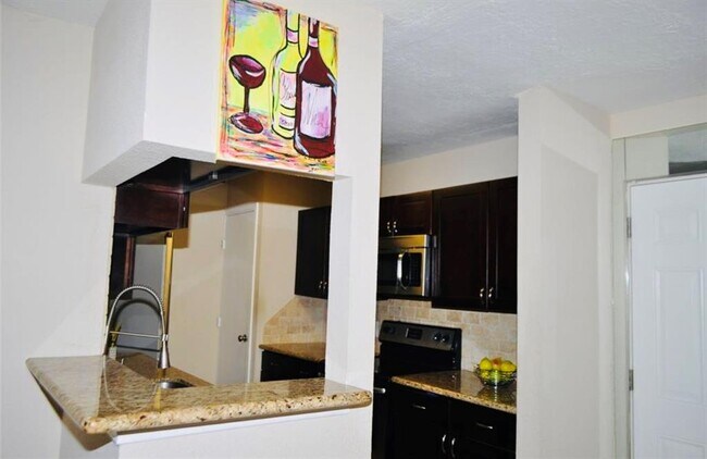 Foto del edificio - 2379 Briarwest Blvd