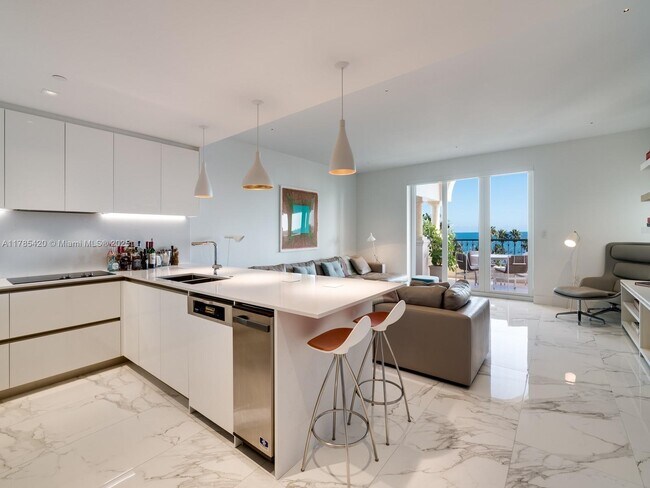 Building Photo - 19152 Fisher Island Dr