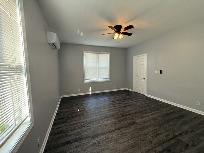 Building Photo - 375 S Chillicothe St