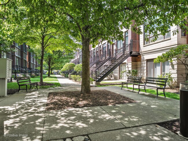 Foto del edificio - 1354 S Indiana Pkwy