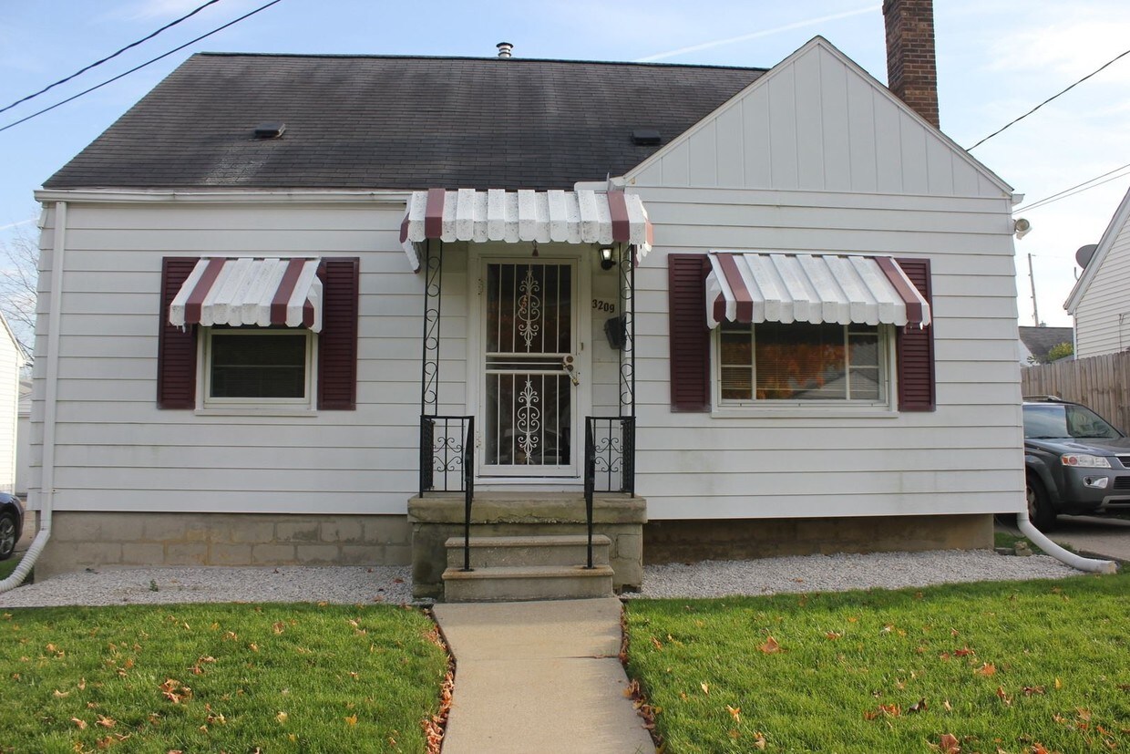 Primary Photo - 3209 Yale St
