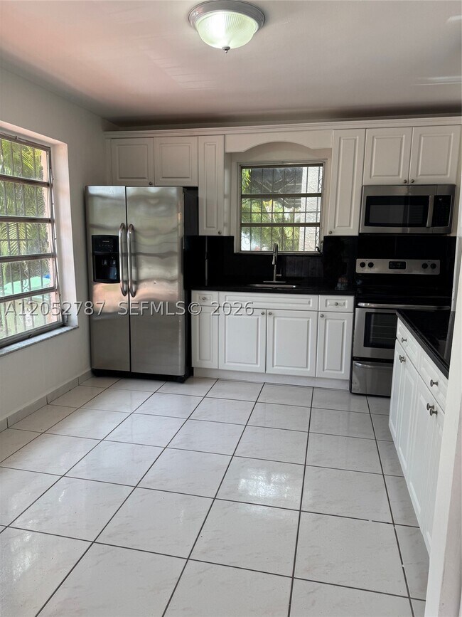 Foto del edificio - 3621 SW 12th St