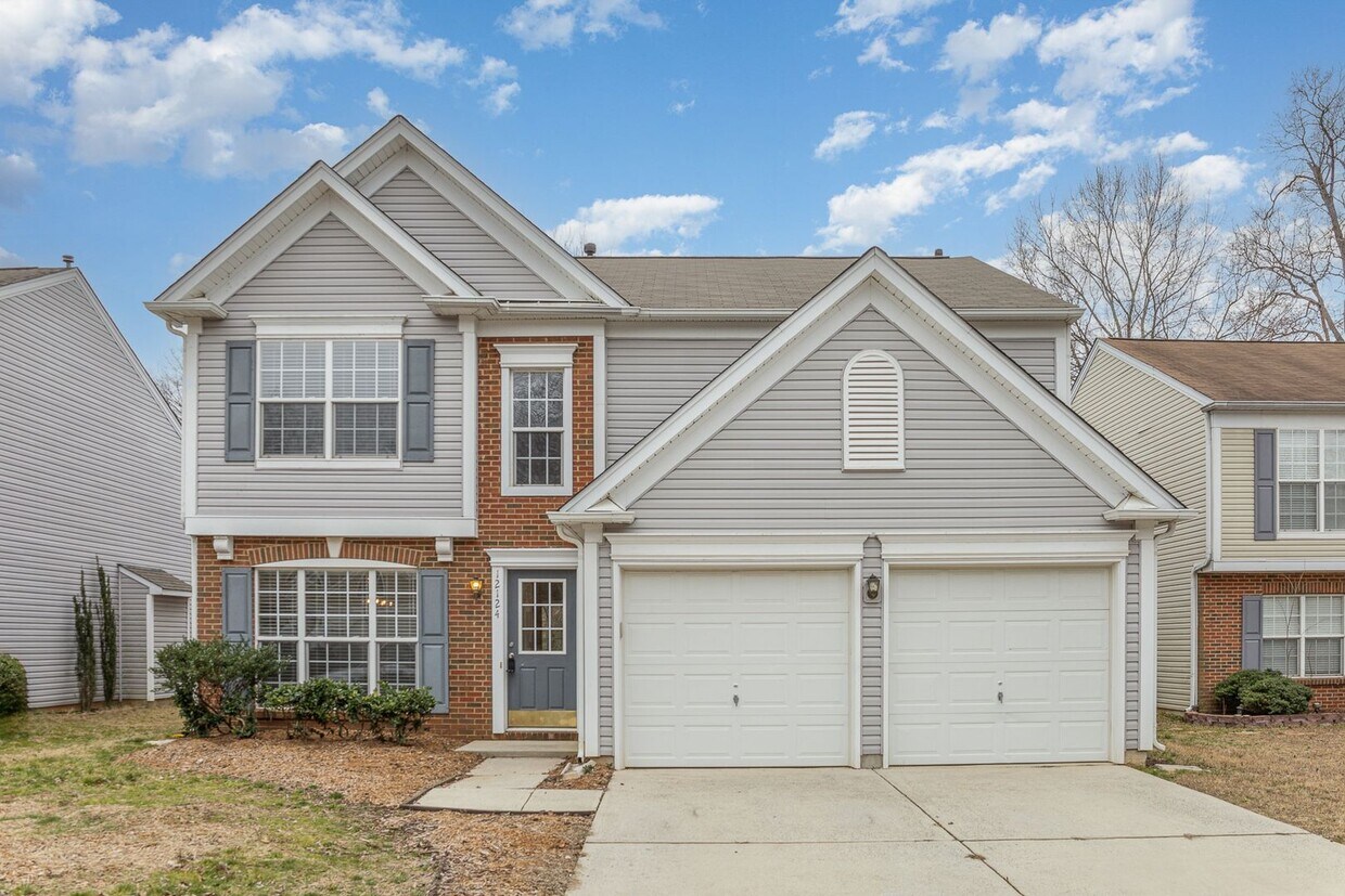 Foto principal - Elegant 4-bedroom Ballantyne home located ...