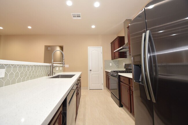 Building Photo - Discover Your Dream Home in This Stylishly...