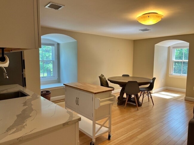 Building Photo - 32 Chesley Rd