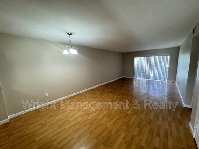 Foto del edificio - 2625 State Road 590