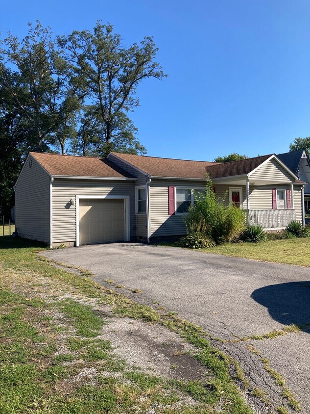 Primary Photo - 2 bedroom with large yard, Liberty-Perry S...