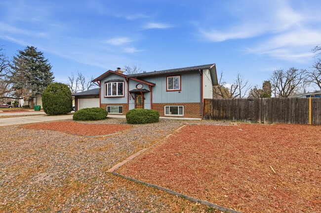 Building Photo - Split Level Home Features 4BD/2BA, Large Backyard and Deck. Newly Renovated Kitchen!  Convenient ...