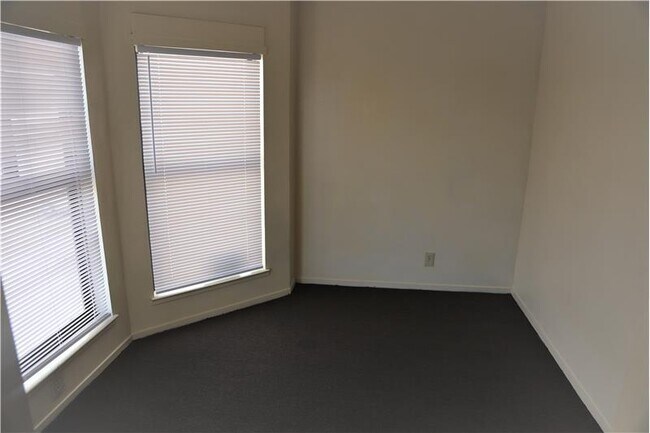Building Photo - 1651 McKinnon Ave