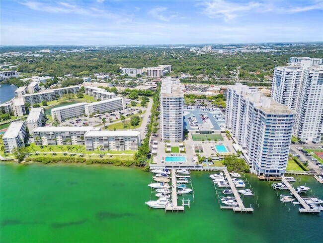 Building Photo - 18011 Biscayne Blvd