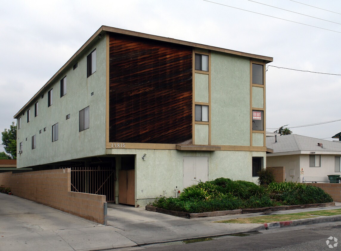 Foto del edificio - 13815 Hawthorne Way