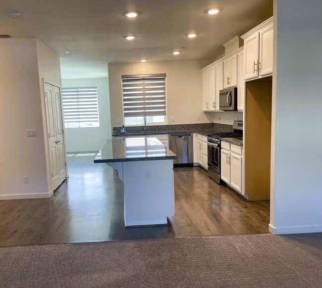 Building Photo - 2574 Natomas Crossing Dr