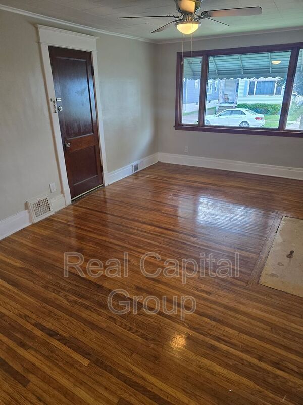 Building Photo - 71 Ivanhoe Rd