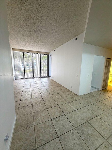 Foto del edificio - 3640 Yacht Club Dr