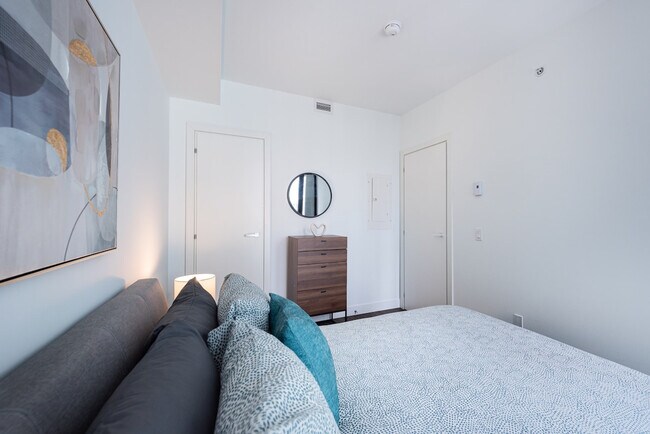 Photo du bâtiment - 1373 Av. Argyle