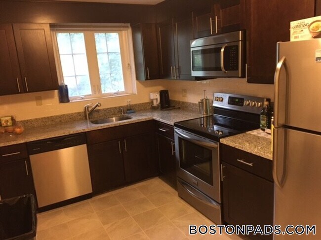 Foto del edificio - 8 Captain Parker Arms