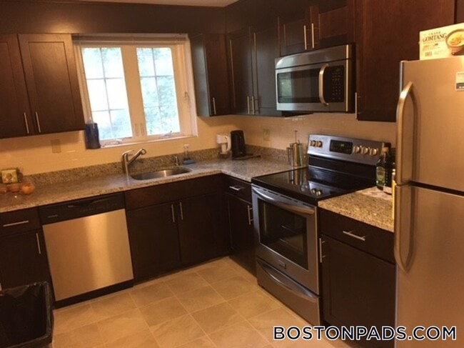 Building Photo - 8 Captain Parker Arms