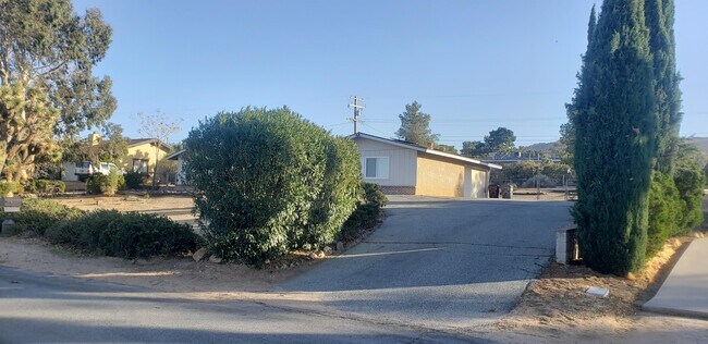 Building Photo - 56599 Carlyle Dr