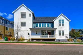 Building Photo - 2847 S Fox St