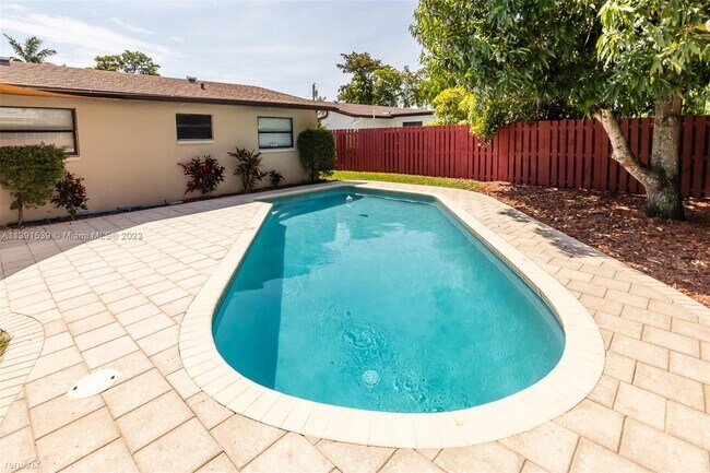 Foto del edificio - 3 br, 2 bath House - 2441 NW 63rd Ave # 0