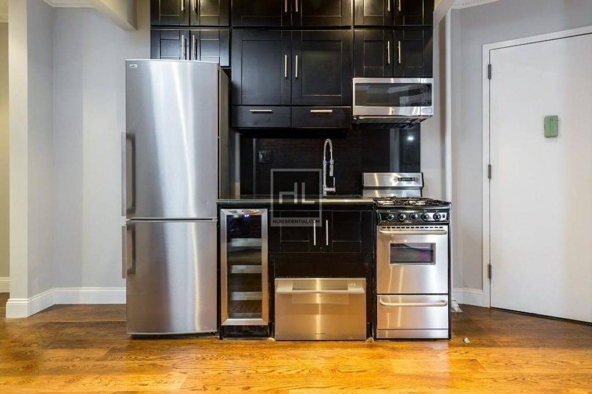 Foto principal - W 103RD ST.