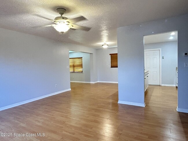 Building Photo - 427 Azalea Ave