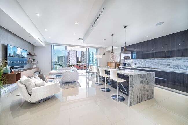 Foto del edificio - 3300 NE 188th St