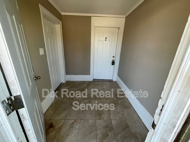 Building Photo - 545 Rockdale Ave