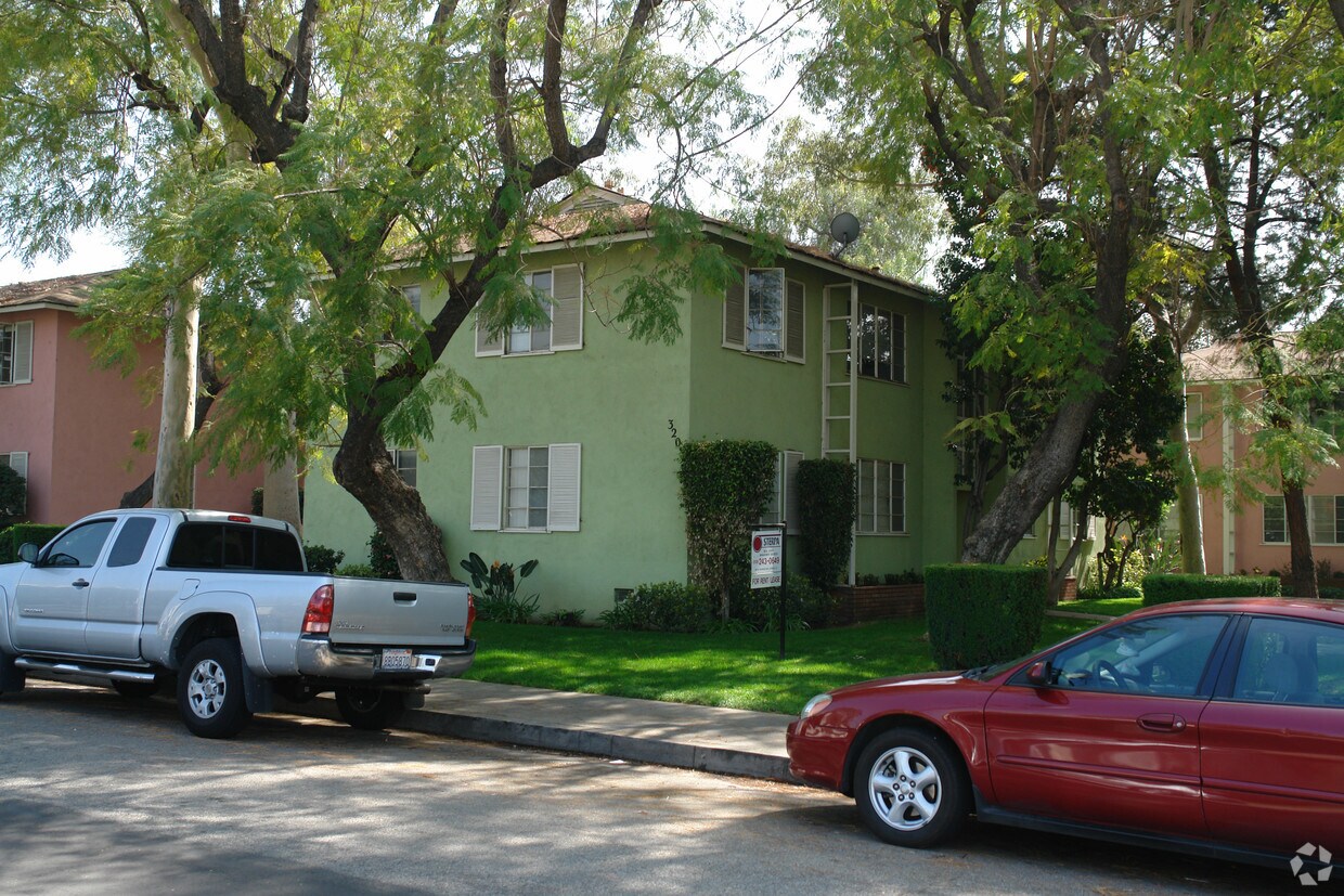 Primary Photo - 320 W Palmer Ave