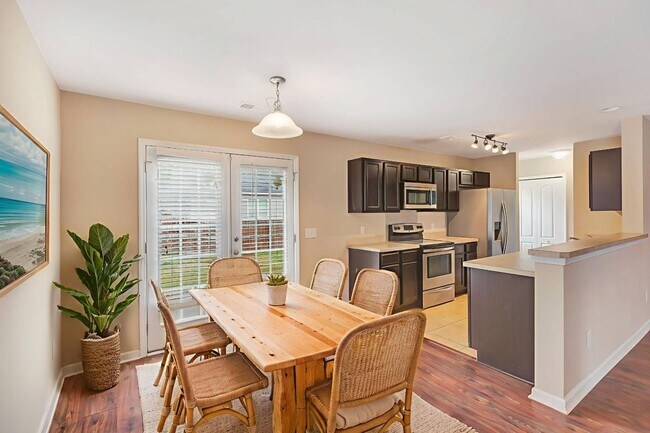 Building Photo - Lakes of Summerville