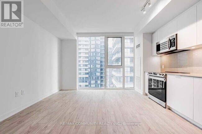 Photo du bâtiment - 357 King St W