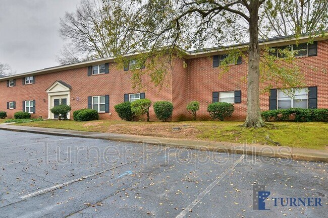 Building Photo - 601 Riverhill Cir