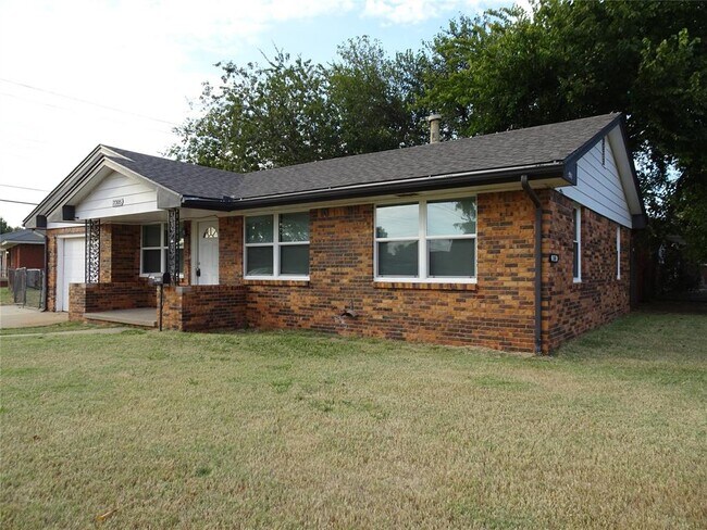 Foto del edificio - 2305 Maple Dr