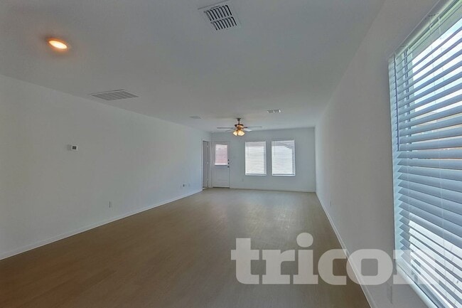 Building Photo - 907 Ponderosa Ln