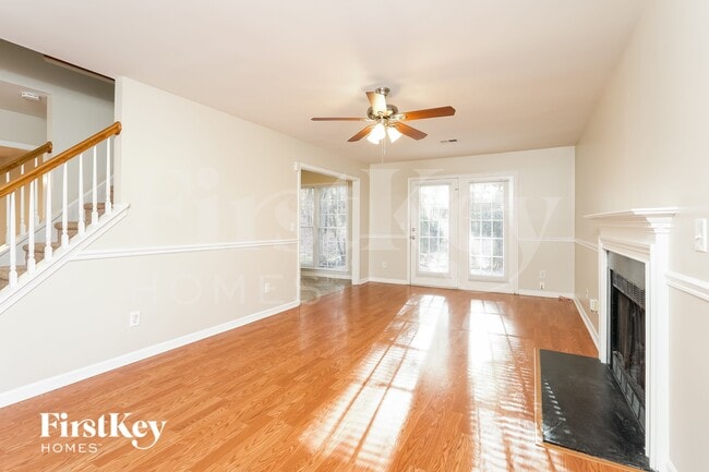 Building Photo - 3121 Southhampton Dr