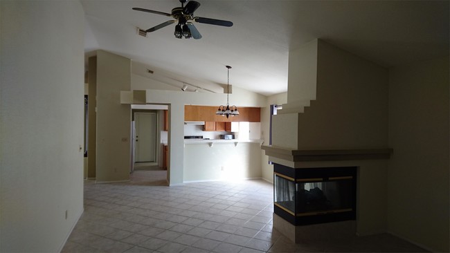 Foto del edificio - 9429 Canyon Shadows Ln