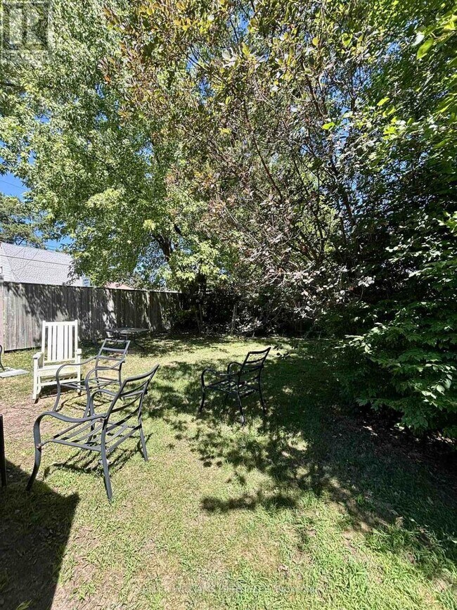 Photo du bâtiment - 120 Brampton Rd