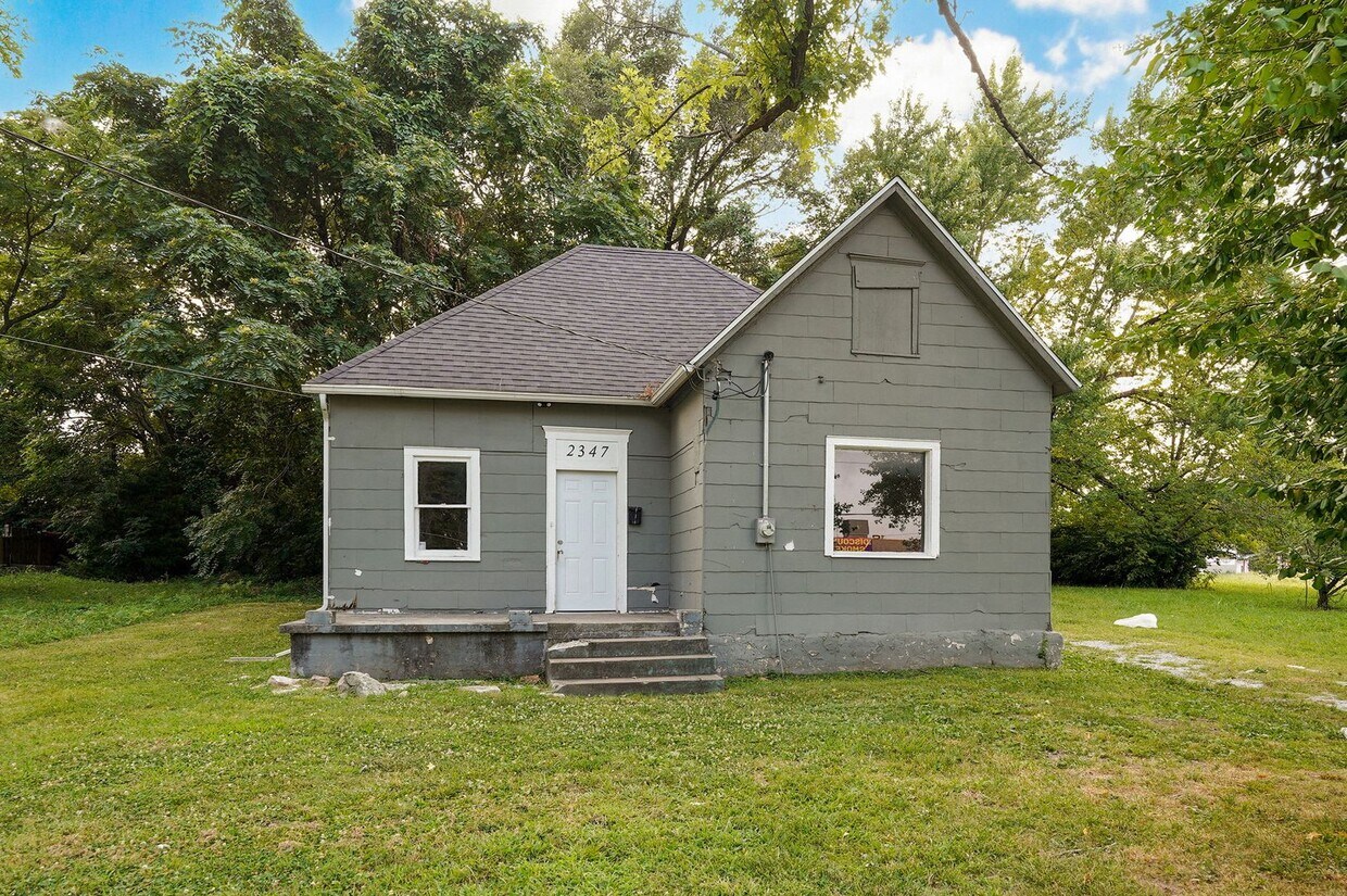 Primary Photo - 2347 N Lyon Ave