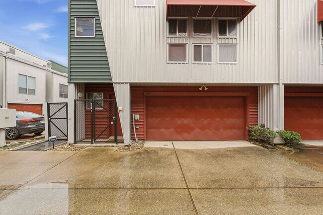 Foto del edificio - 6121 Gehring St