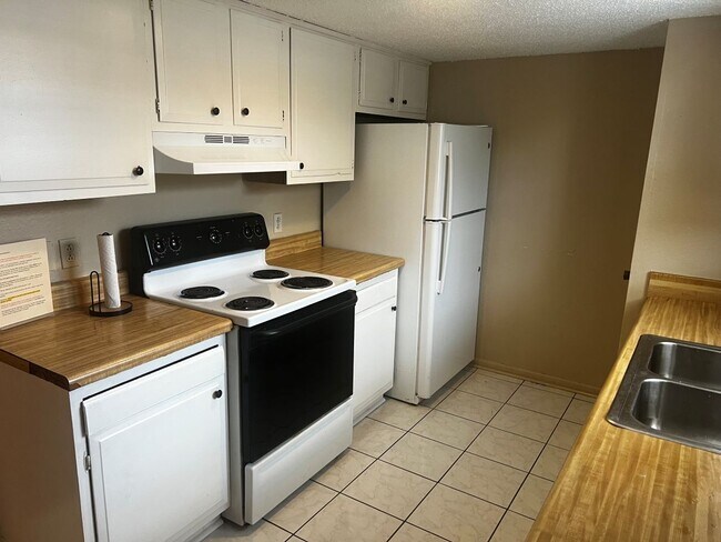 Building Photo - 85 E Caldwood Dr