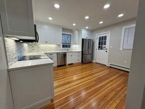 Building Photo - 17 Seaview St