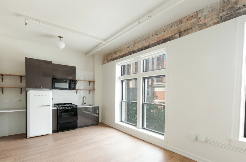 Primary Photo - 111 W Chicago Ave