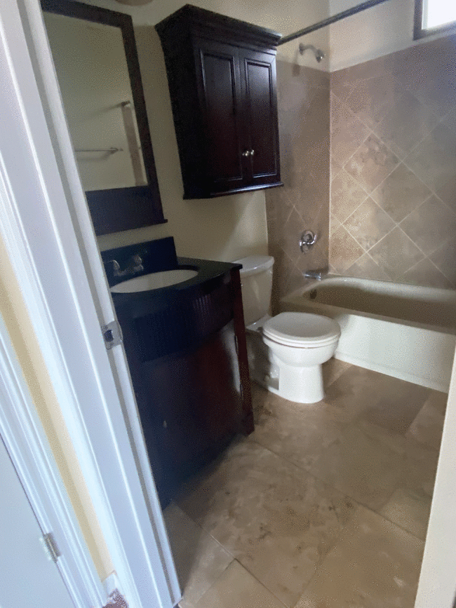 Guest Bathroom - 4009 Crown Point Dr